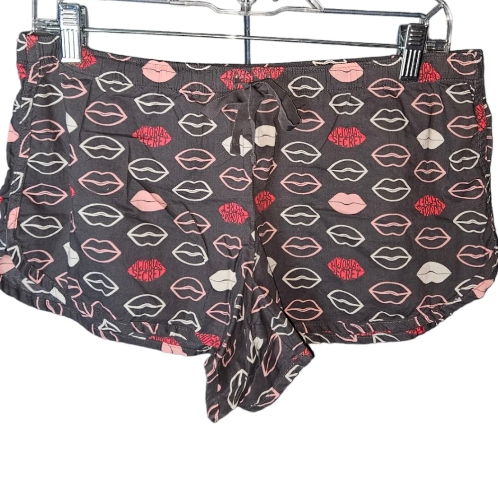 Victoria's Secret Lip/Kiss Printed Elastic Waistband Drawstring Tie Sleep Shorts - Picture 1 of 3